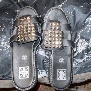 T.U.K studded slide.